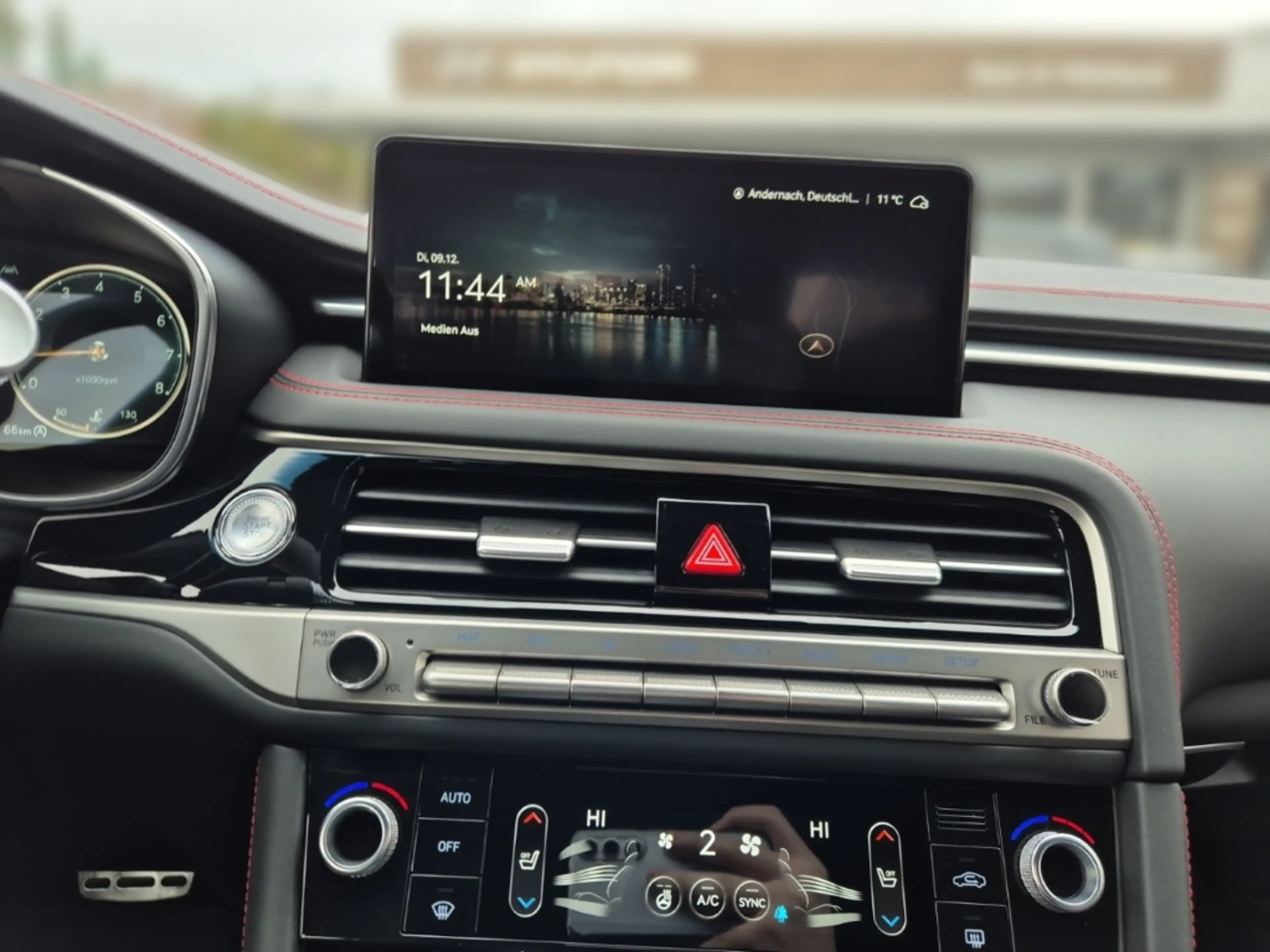 Genesis G70 Sport 4WD — photo 10