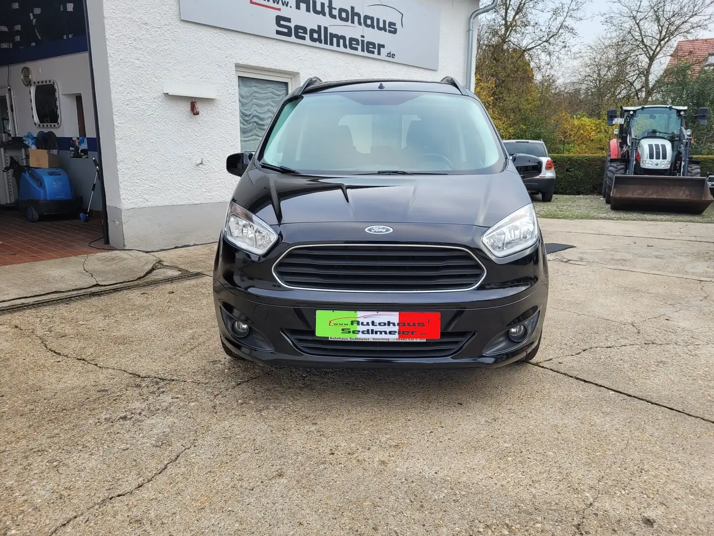 Ford Tourneo Courier Titanium Schwarz - 2
