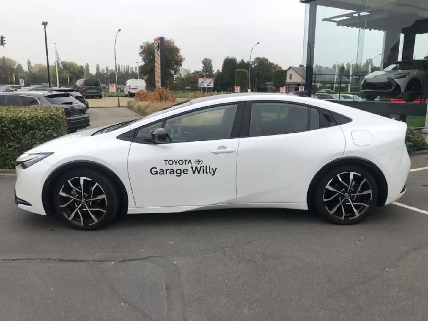 Toyota Prius Premium Plus Wit - 2