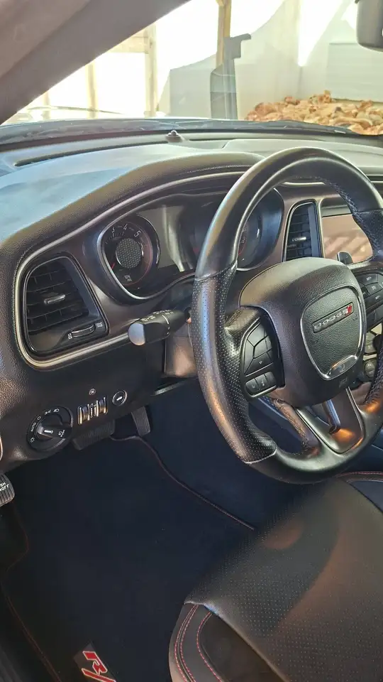 Dodge Challenger 2021 — фото 12