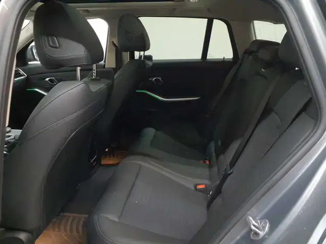 BMW 3 Series view 13
