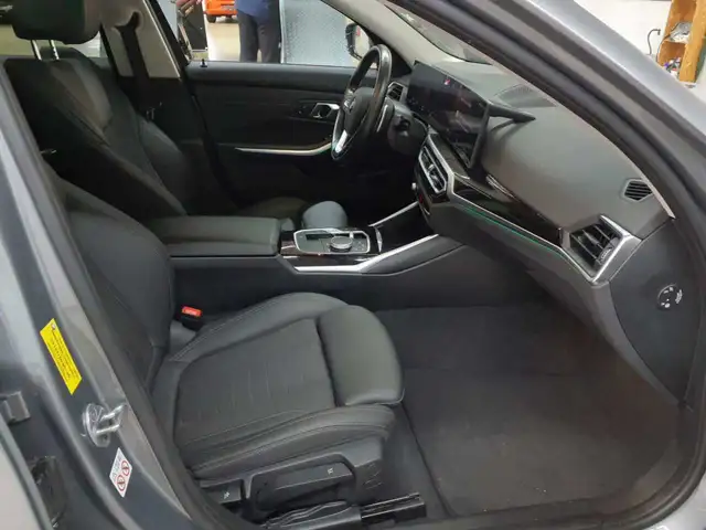 BMW 3 Series view 8