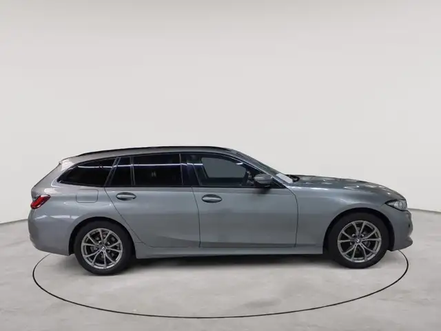 BMW 3 Series view 3