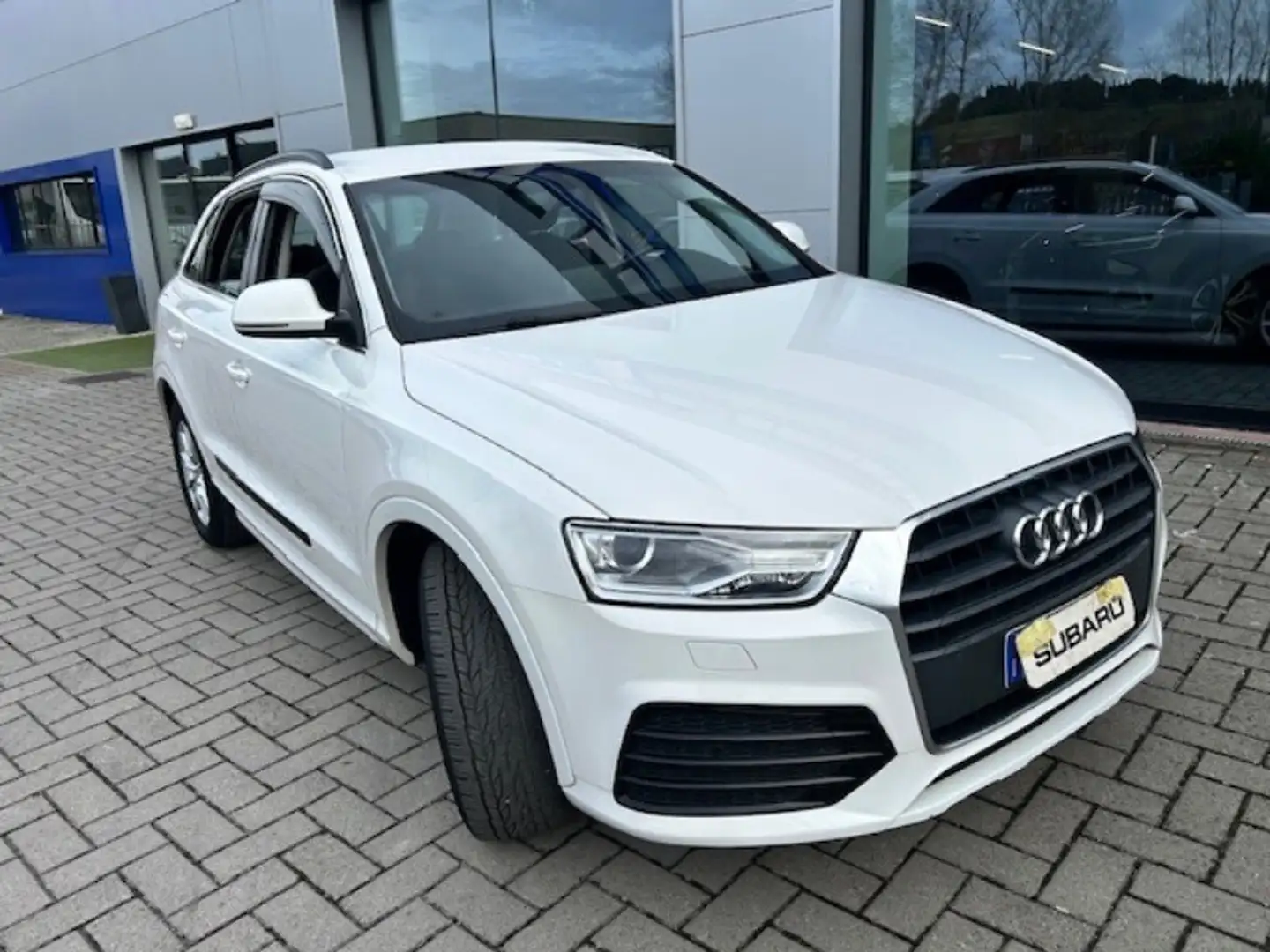 Audi Q3 Q3 2.0 TDI 120 CV Sport Bílá - 2