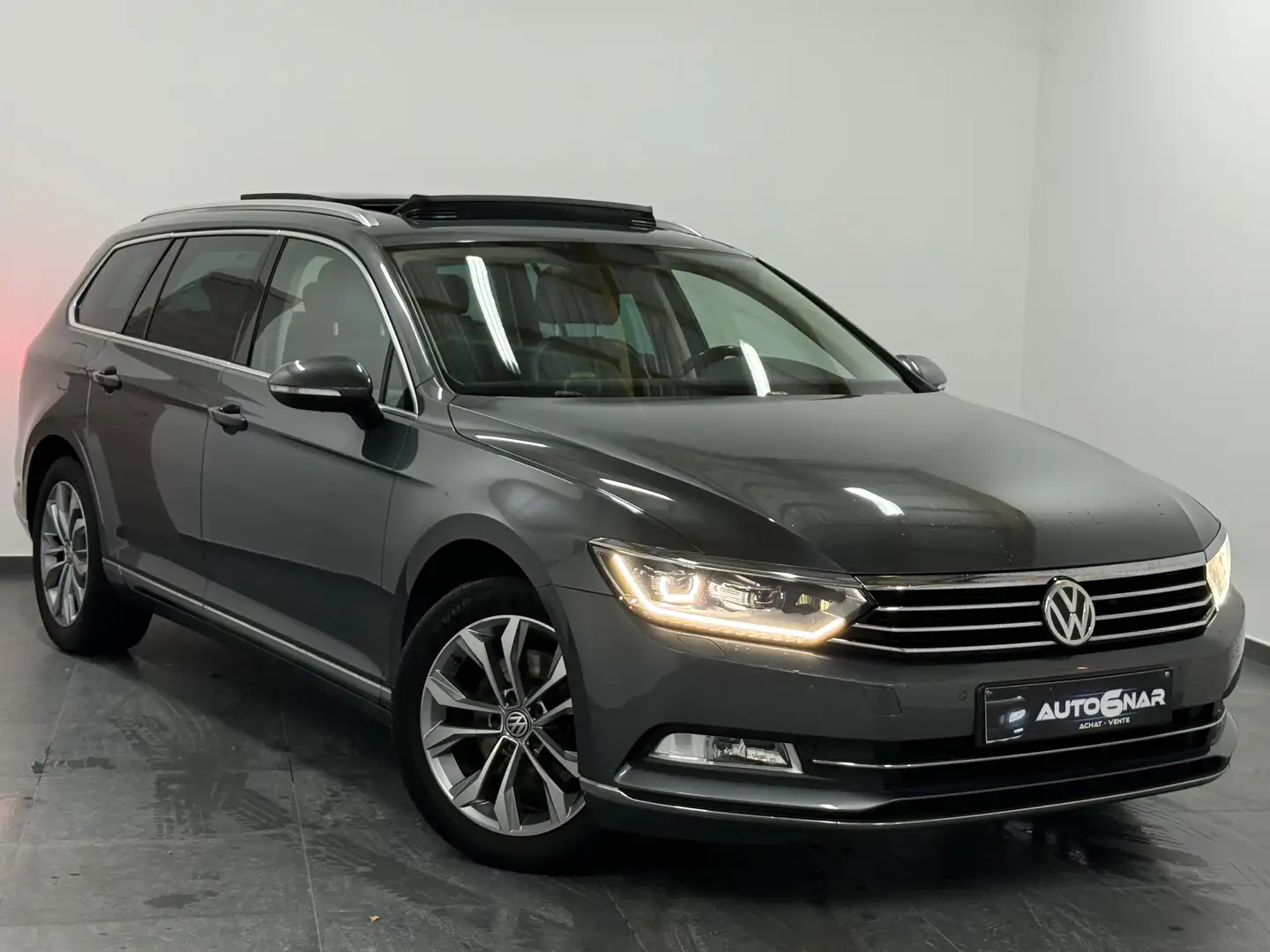 Volkswagen Passat Variant 2.0 CR TDi Euro6 - 1erMain - Carnet - Led Gris - 1