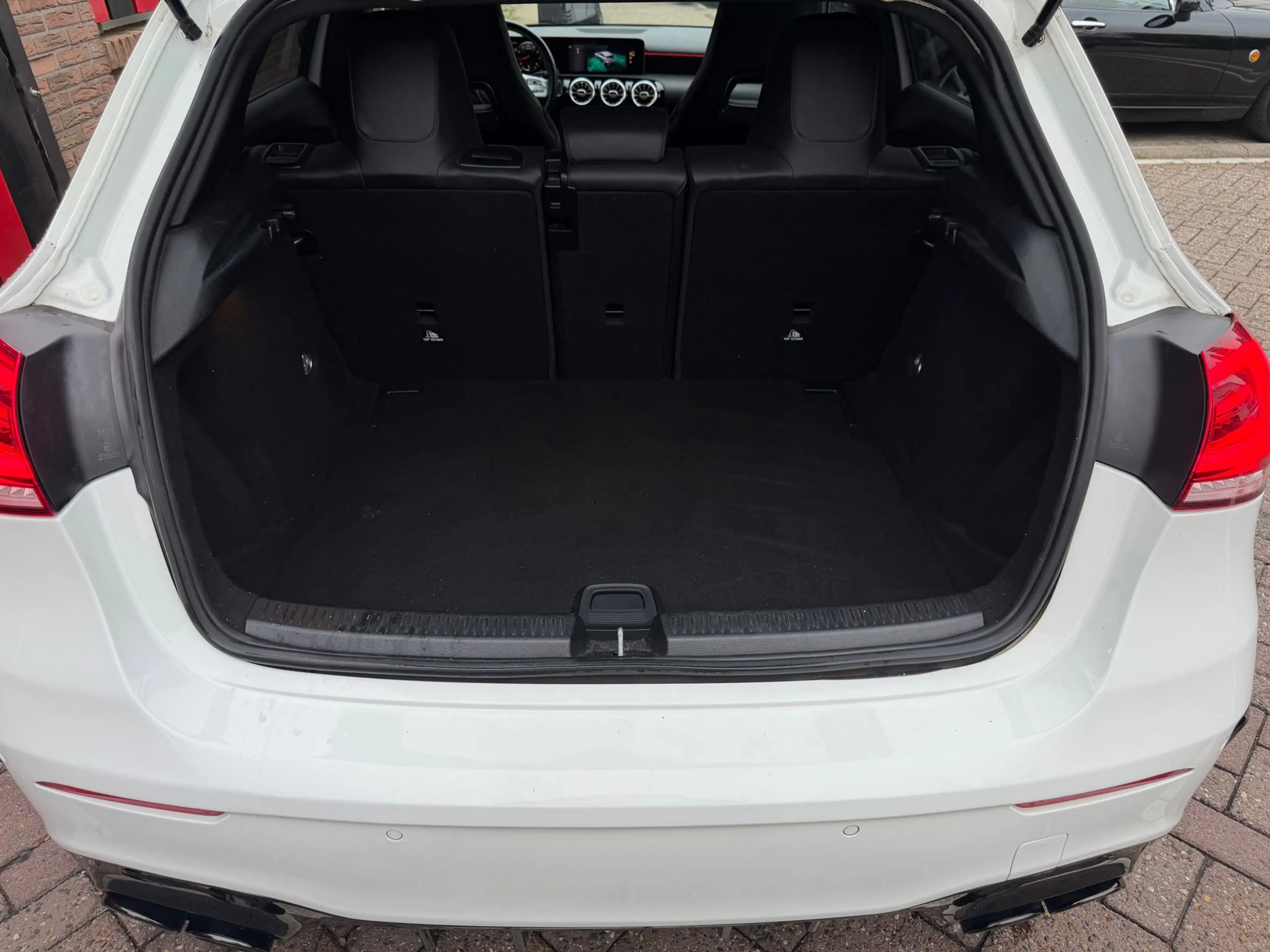 Mercedes-Benz A 220 Premium Plus — photo 9