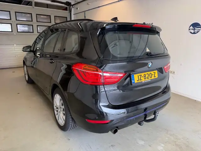 BMW 2 Series view 9