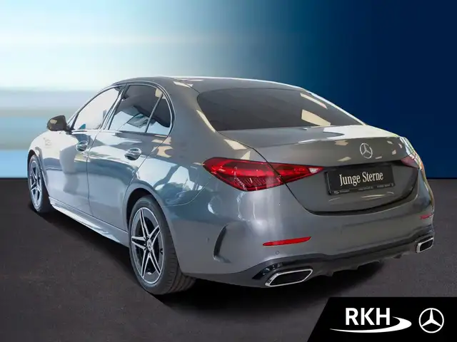 Mercedes-Benz C-Class view 4