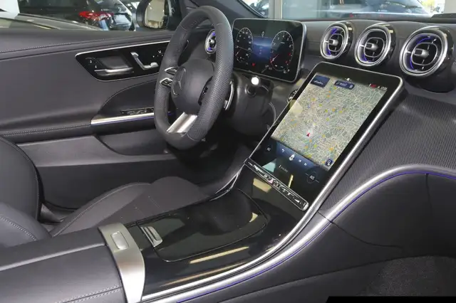 Mercedes-Benz C-Class view 8