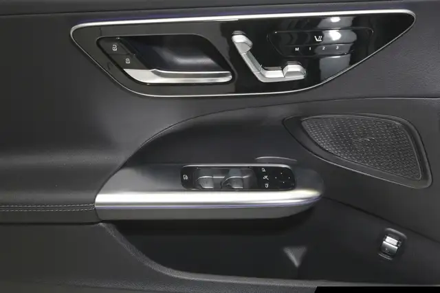 Mercedes-Benz C-Class view 14