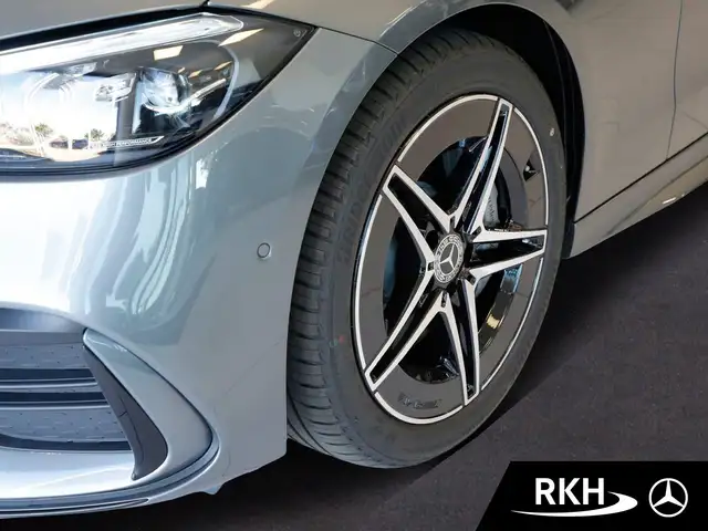 Mercedes-Benz C-Class view 5