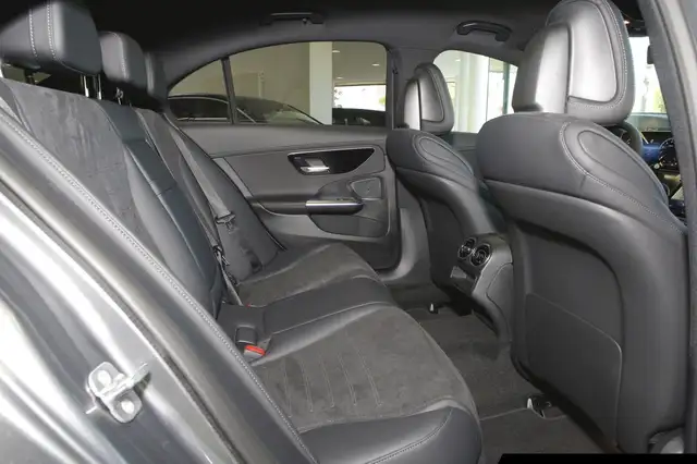 Mercedes-Benz C-Class view 9