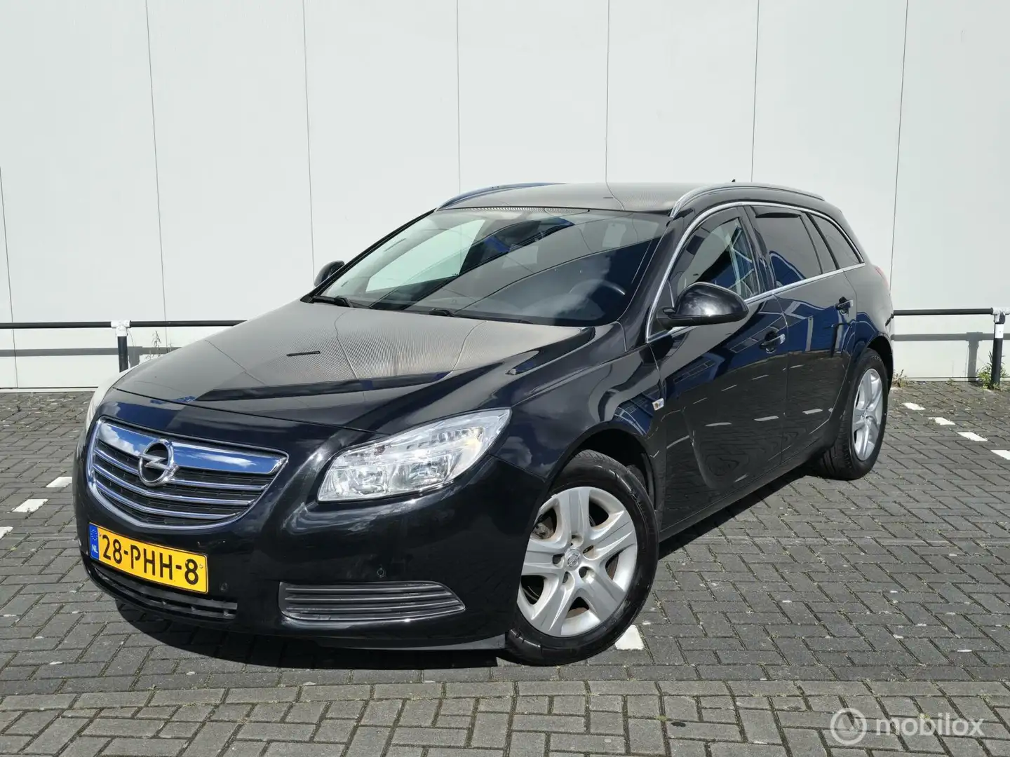 Opel Insignia Sports Tourer 1.8 Edition Zwart - 1