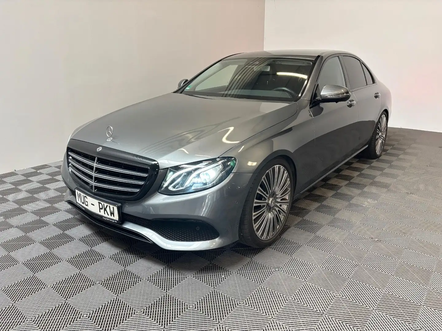 Mercedes-Benz E 300 Exclusive*Widescreen-LED-360°Kamera* Grau - 1