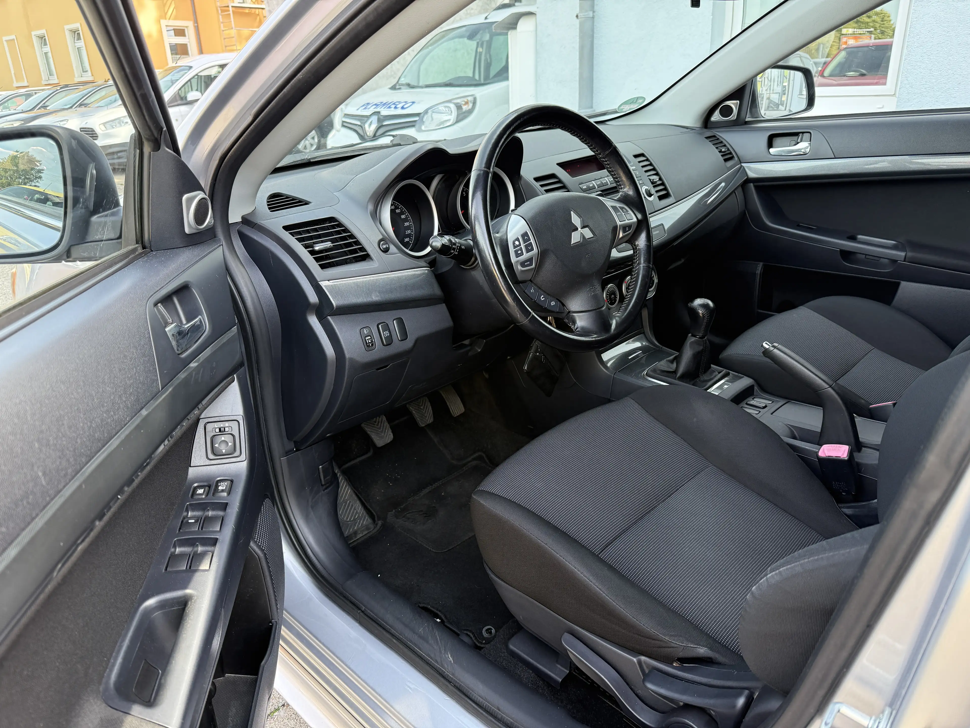 Mitsubishi Lancer Intense Fließheck — photo 4