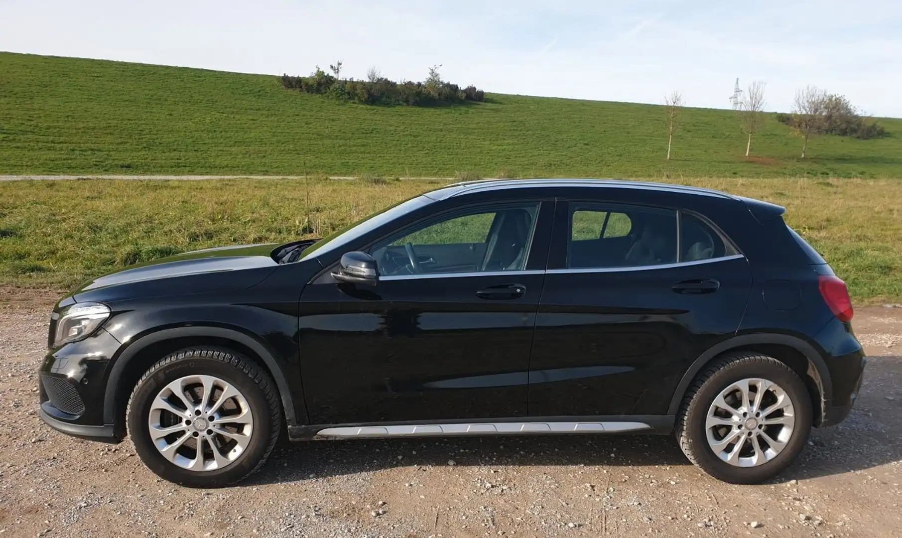 Mercedes-Benz GLA 250 GLA 250 7G-DCT AMG Line Schwarz - 1