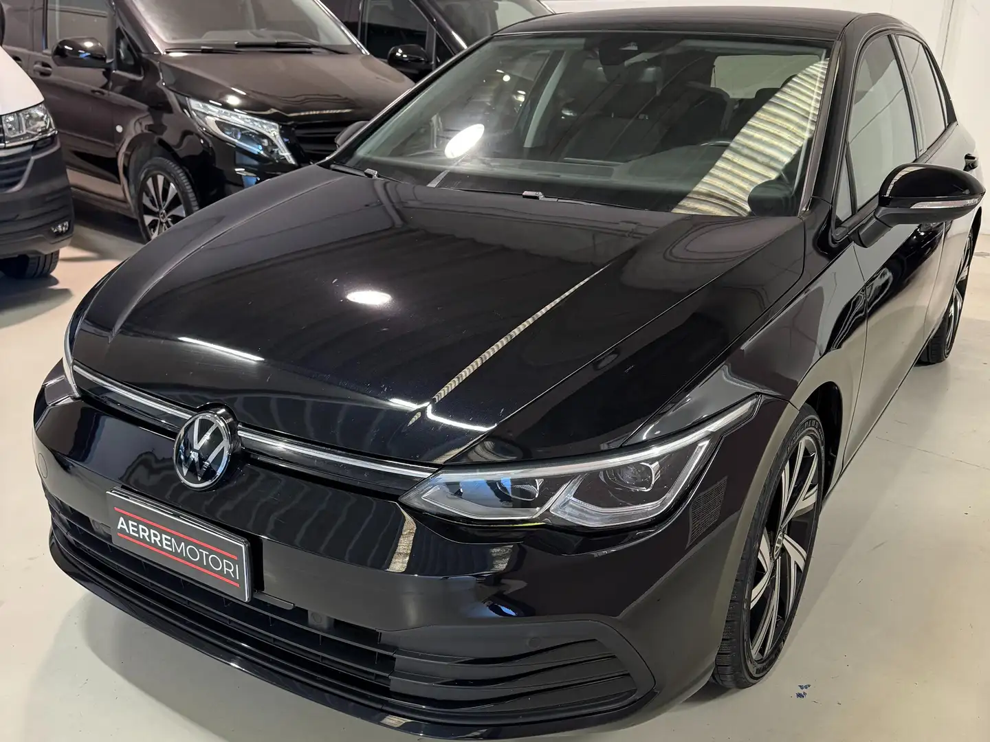 Volkswagen Golf Golf VIII 1.0 etsi Life 110cv DSG Tetto Apribile Noir - 1