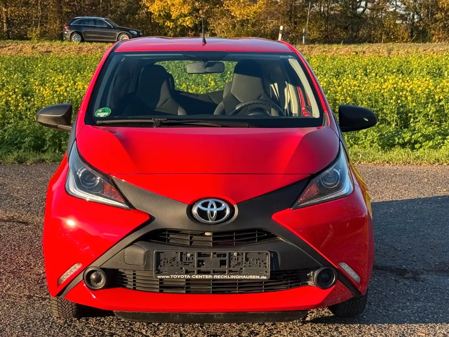Toyota Aygo X 1.0 Klima Radio Business-Paket Червоний - 2