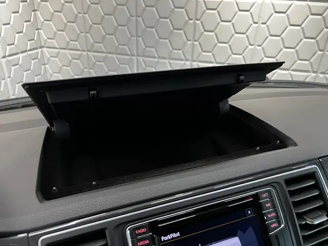 Volkswagen Multivan view 19