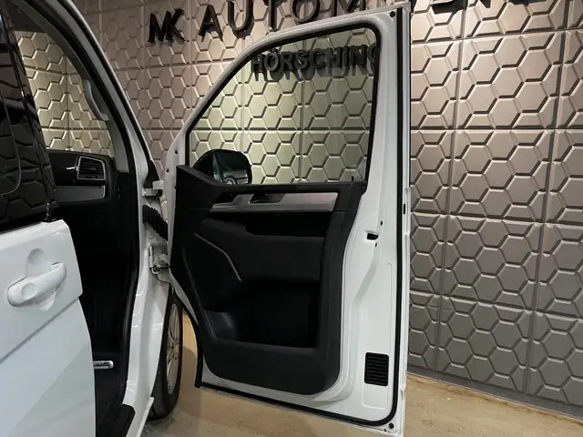 Volkswagen Multivan view 21