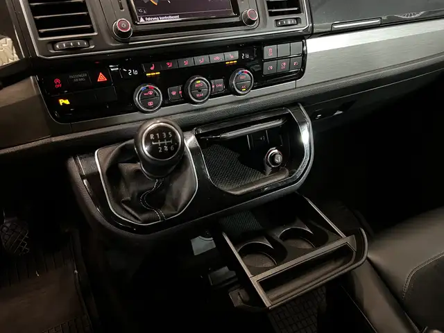 Volkswagen Multivan view 17