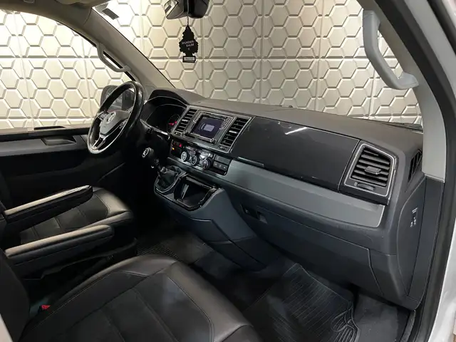Volkswagen Multivan view 24