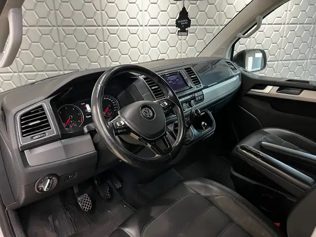 Volkswagen Multivan view 13