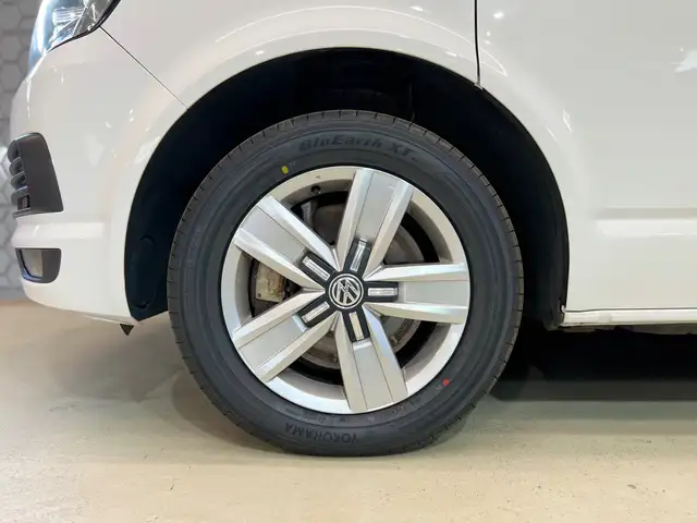 Volkswagen Multivan view 5