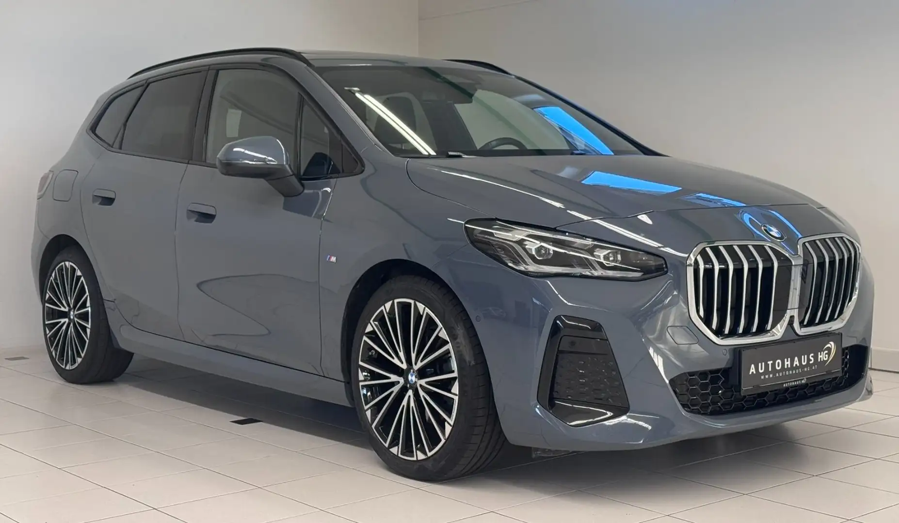BMW 218 i Active Tourer*M-SPORT*1.BESITZ*HEAD-UP*HARMAN-K Silber - 2