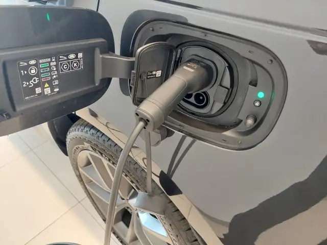 Land Rover Range Rover Sport P460e Dynamic SE PHEV Momentum Ansicht 19