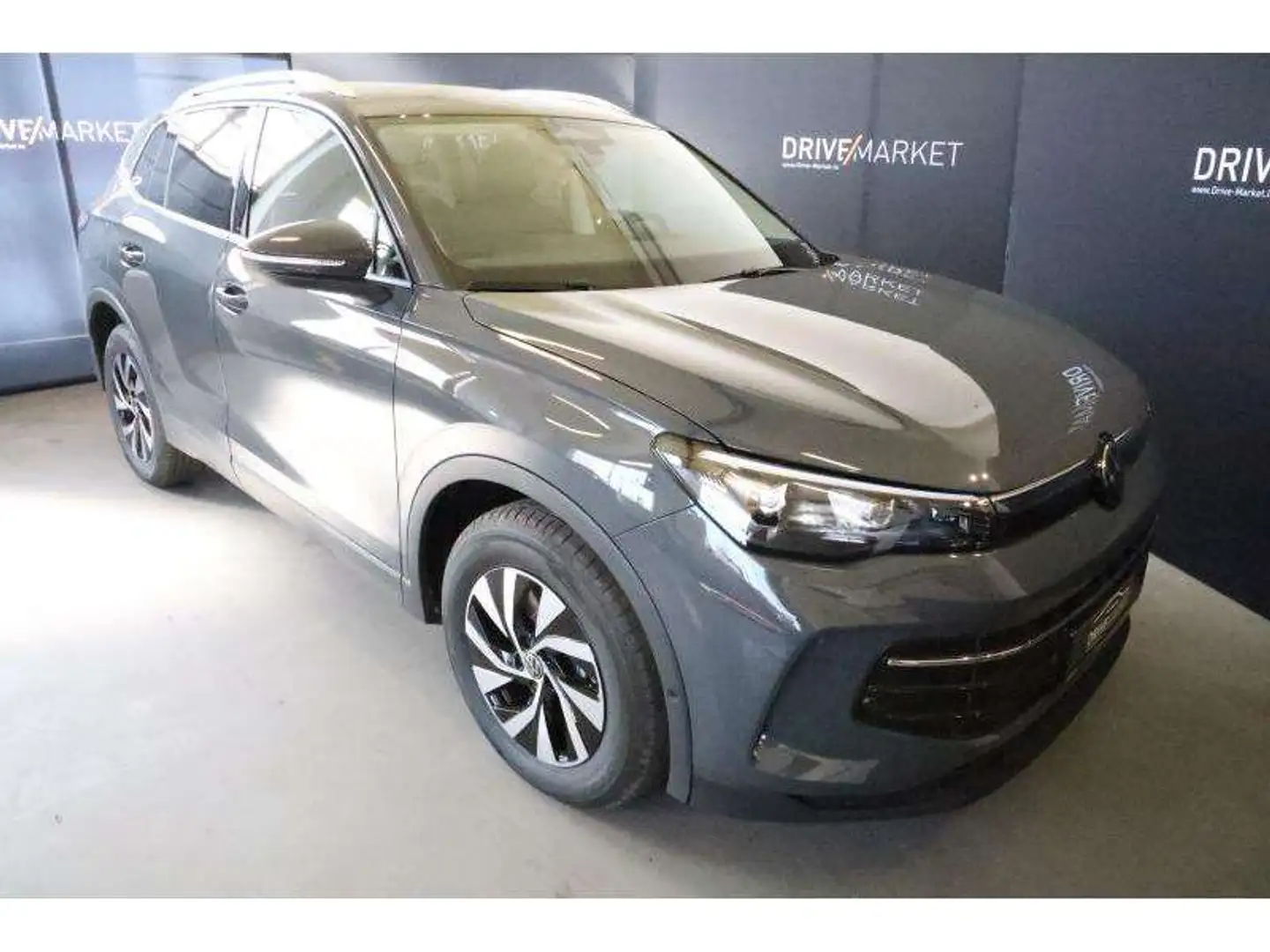 Volkswagen Tiguan Life Gris - 1