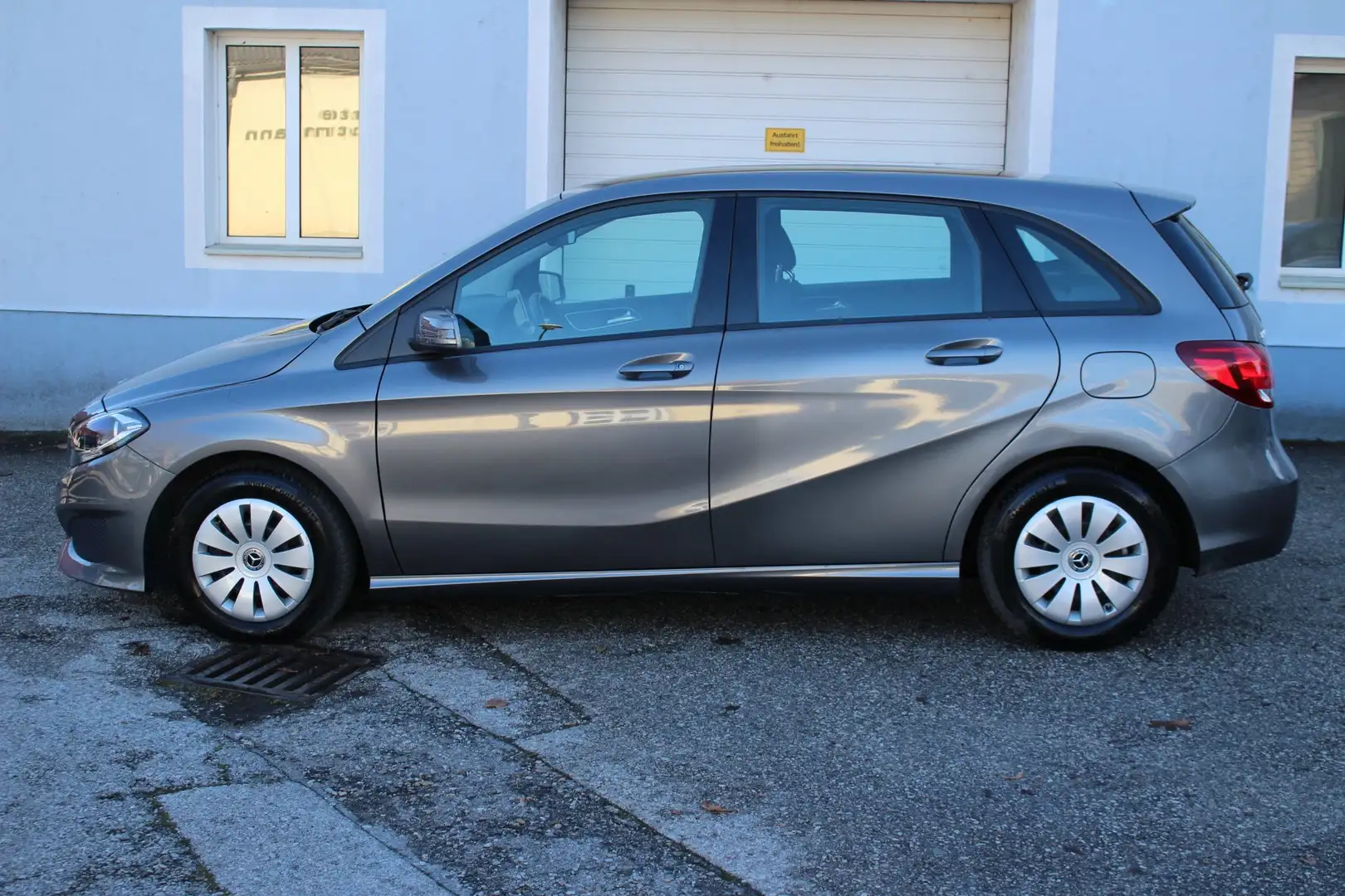 Mercedes-Benz B 180 erst 35.600 km| ab mtl. 243 EUR| inkl. Garantie Grau - 2