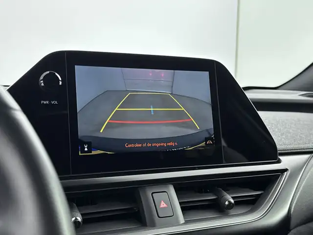 Lexus Ux view 10