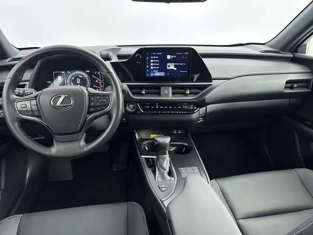 Lexus Ux view 5