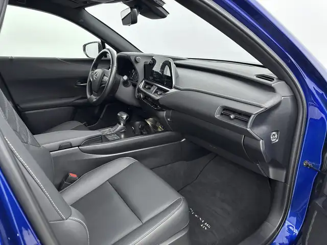 Lexus Ux view 9