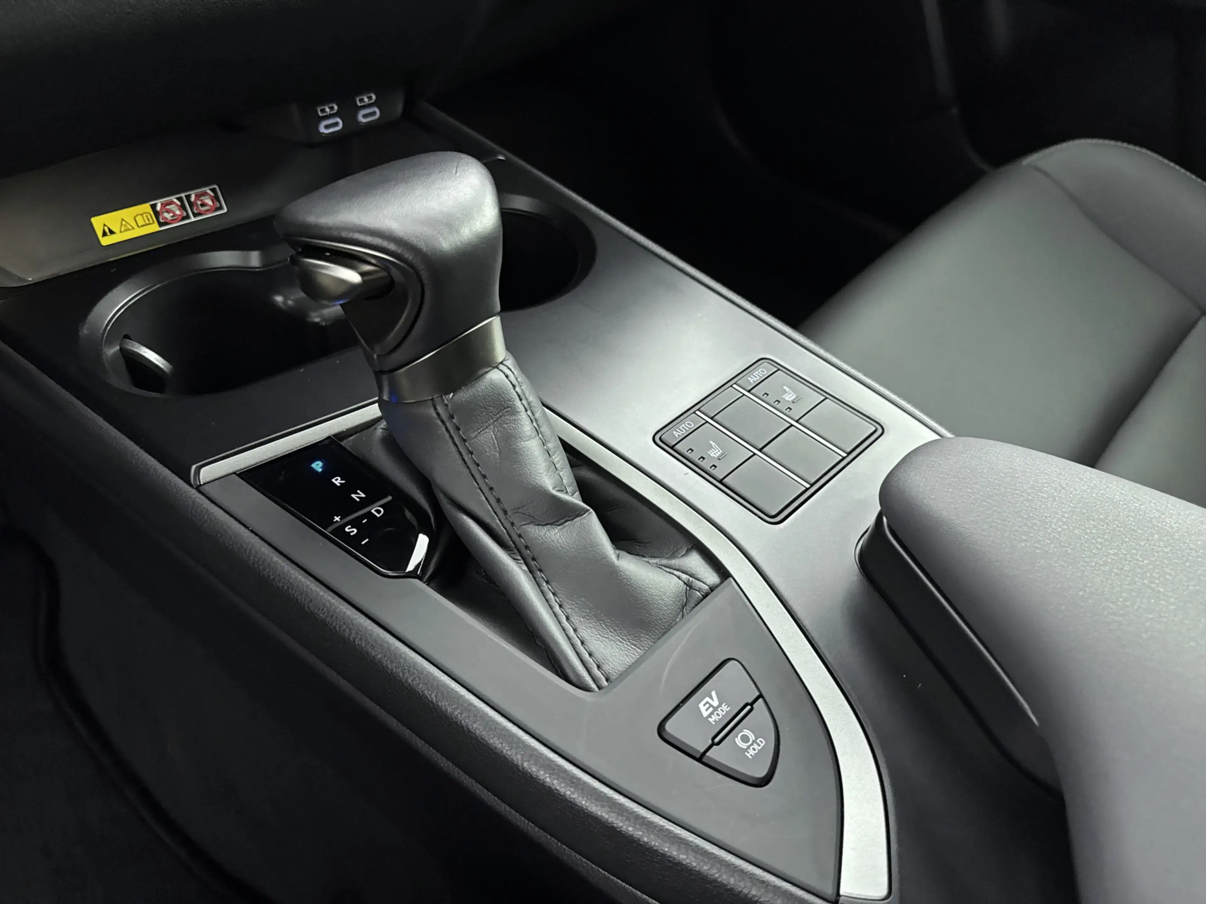 Lexus UX 250h F Sport Line | Parkeersensoren V+A | Blindspot | S — photo 13
