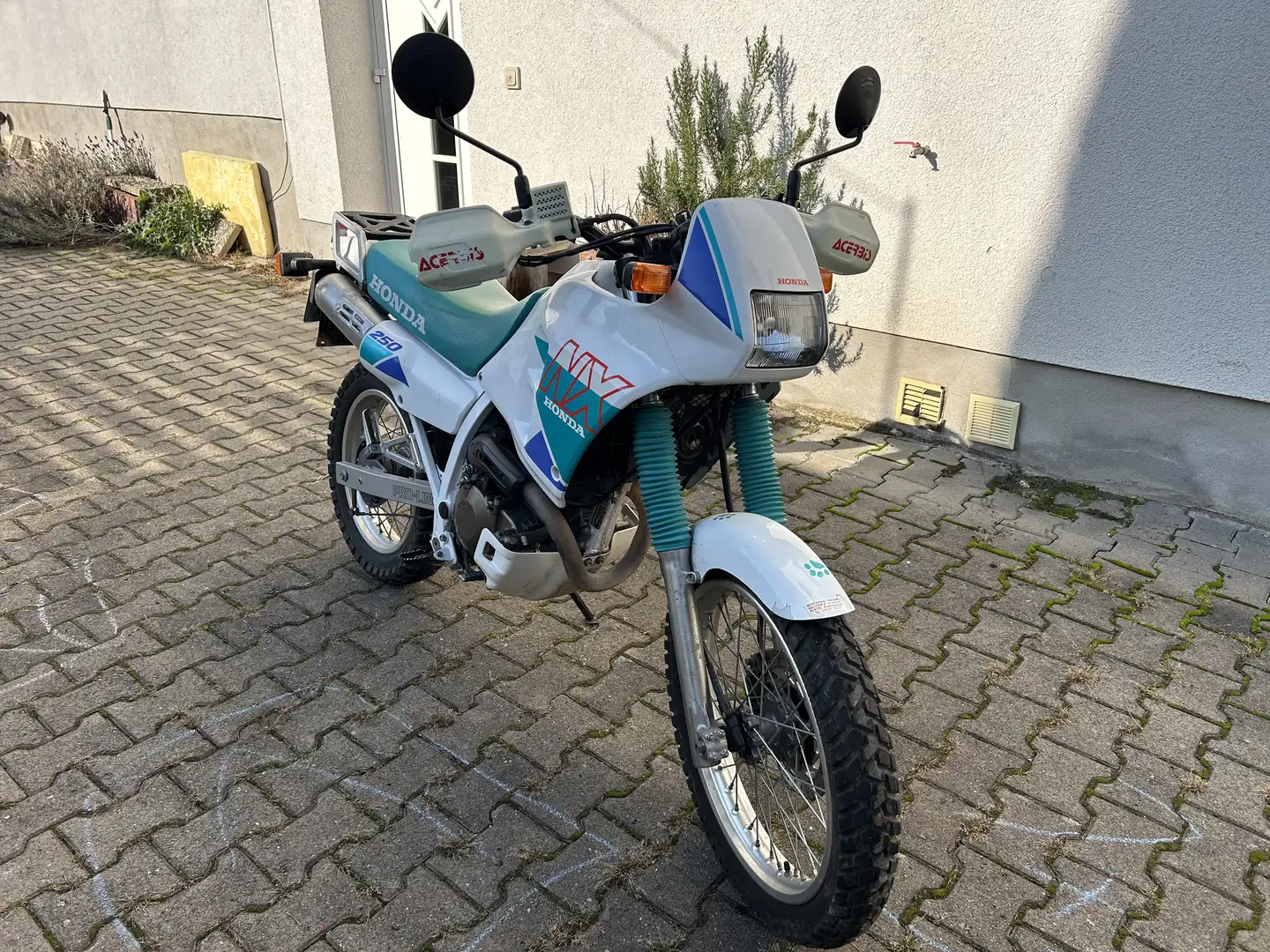 Honda NX 250 Enduro White - 1