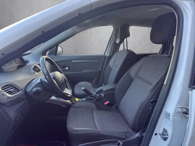 Renault Scenic view 12