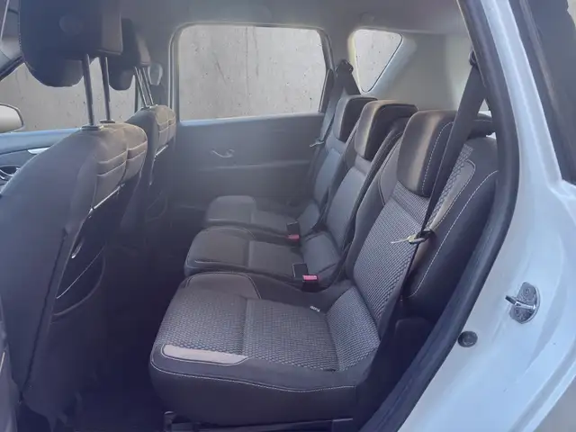 Renault Scenic view 15