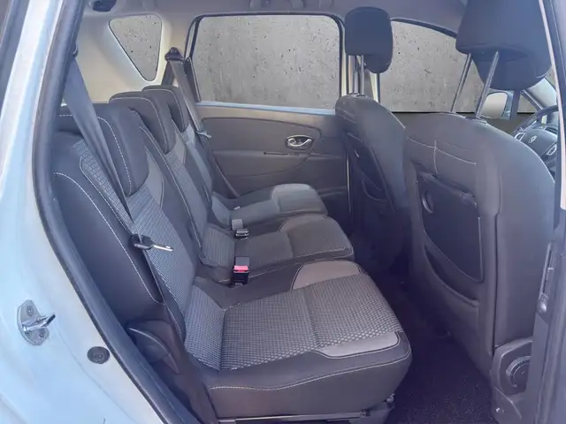 Renault Scenic view 13