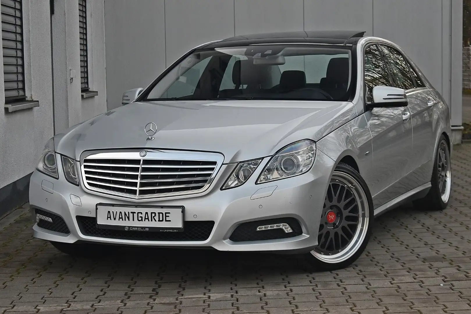 Mercedes-Benz E 350 CGI Avantgarde! Panorama! Night Vision!* Silber - 2