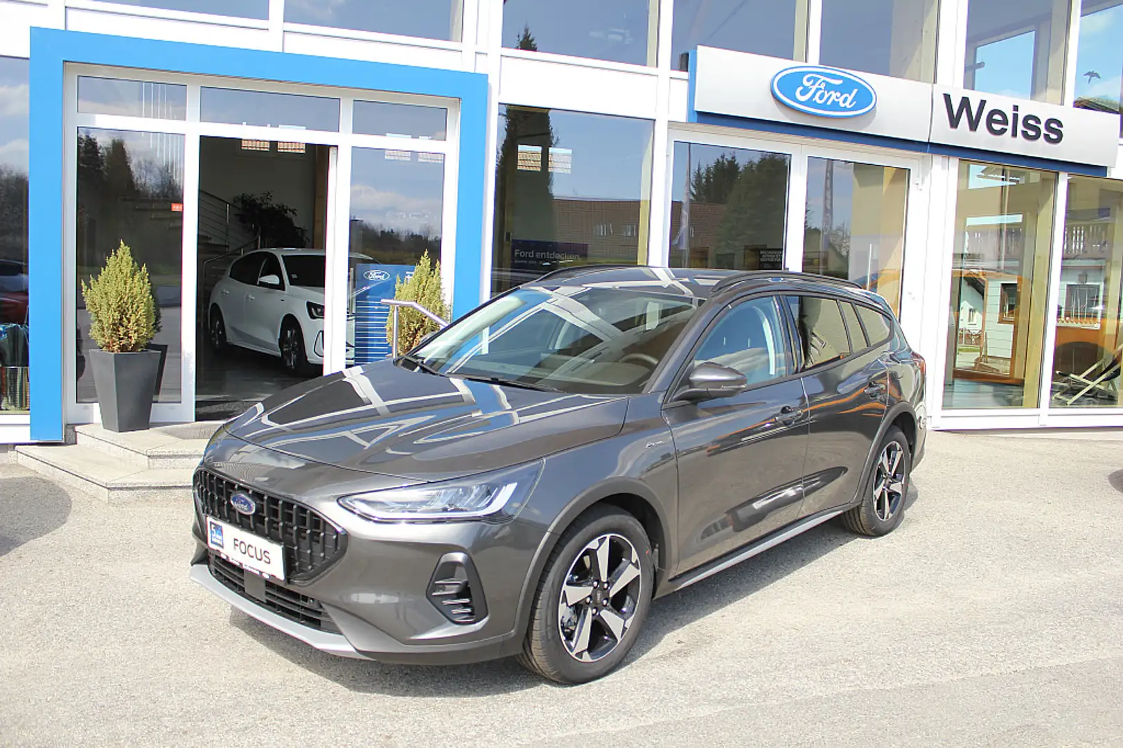 Ford Focus 1,0 EcoBoost Hybrid Active X Grau - 1