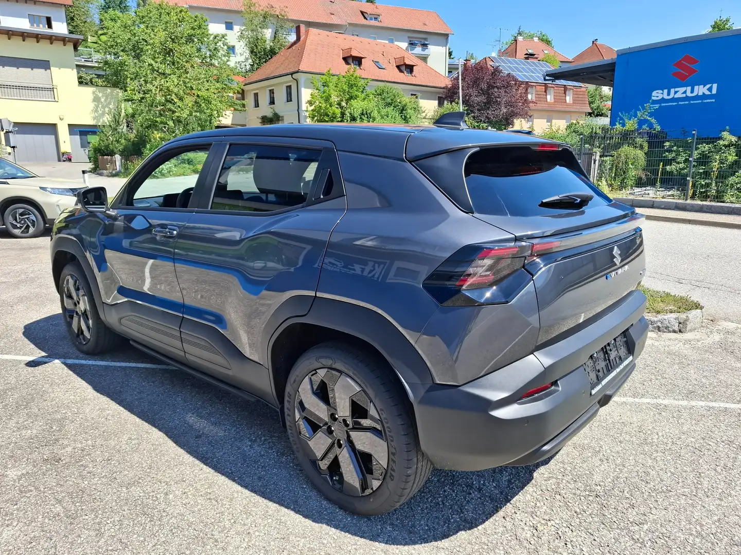 Suzuki Vitara eVitara 61kWh GL+ Allgrip-e Flash Grau - 2