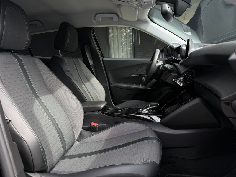 Peugeot 2008 1.2 PT Allure Pack — photo 3