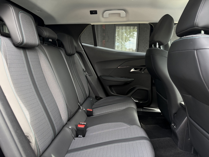 Peugeot 2008 1.2 PT Allure Pack — photo 4