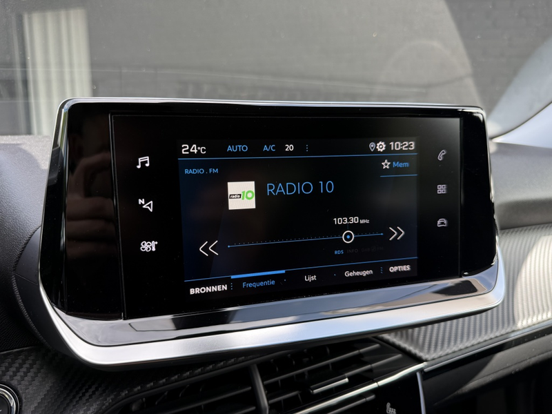 Peugeot 2008 1.2 PT Allure Pack — photo 13