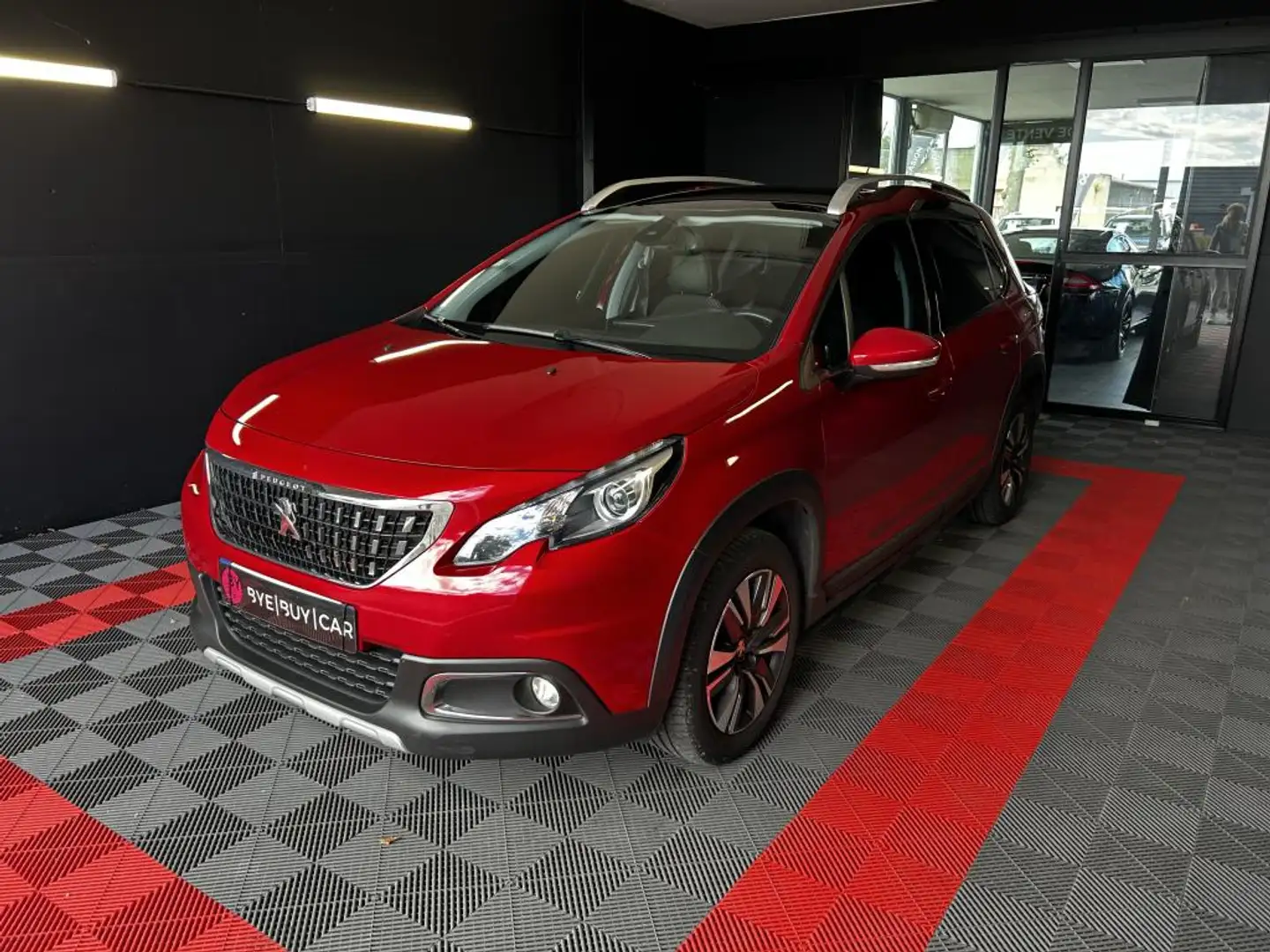 Peugeot 2008 Allure 1.2 PureTech 110 ch Phase 2  SUV urbain / distribution OK  Garantie 12 mois Rouge - 1