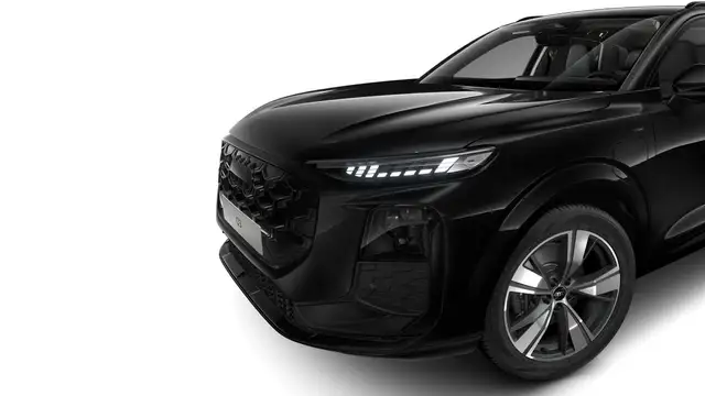 Audi Q3 view 4
