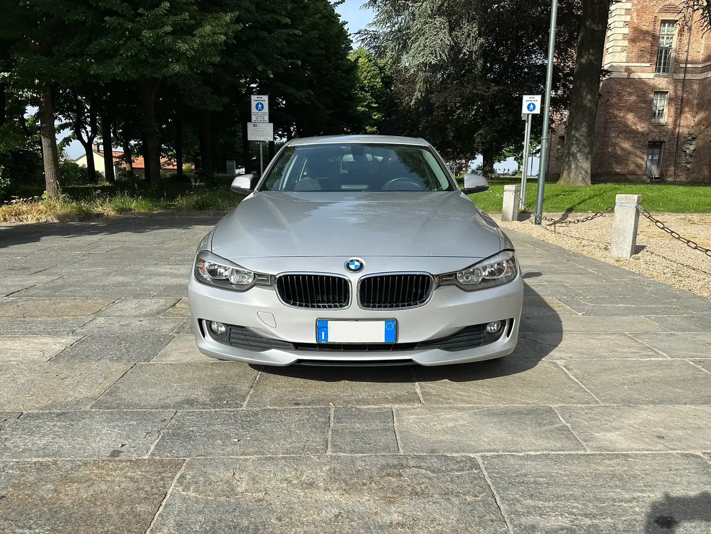 BMW 320 320d Touring Business Advantage auto Plateado - 2