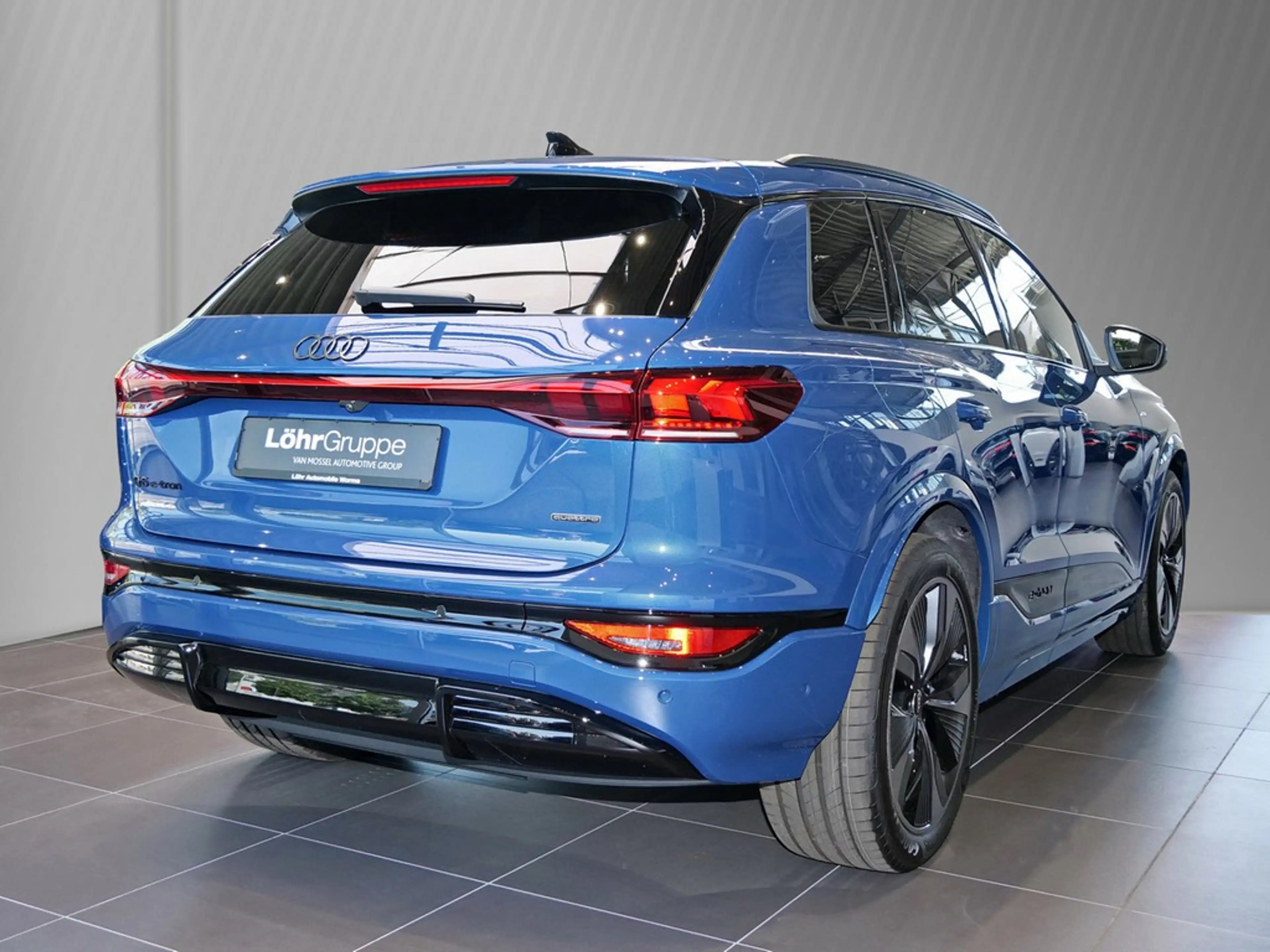 Audi e-tron S line business quattro 315 kW / 428 PS — photo 4